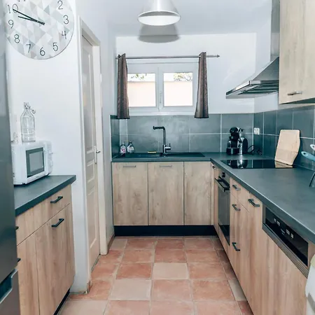 Semesterbostad Maison Familiale Avec Piscine Privee A Pied Frais De Gestion Du Sejour 160e En Supplement A L'arrivee Family With Private Pool Within Walking Distance Management Fee 160e Payable Upon Arrival Sainte-Maxime