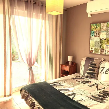 Semesterbostad Maison Familiale Avec Piscine Privee A Pied Frais De Gestion Du Sejour 160e En Supplement A L'arrivee Family With Private Pool Within Walking Distance Management Fee 160e Payable Upon Arrival Sainte-Maxime