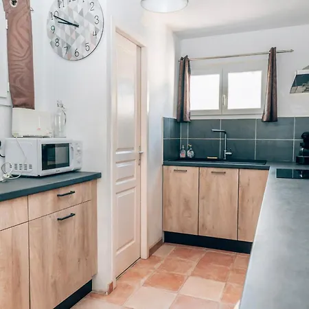 Maison Familiale Avec Piscine Privee A Pied Frais De Gestion Du Sejour 160e En Supplement A L'arrivee Family With Private Pool Within Walking Distance Management Fee 160e Payable Upon Arrival Sainte-Maxime