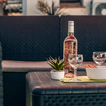 Semesterbostad Maison Familiale Avec Piscine Privee A Pied Frais De Gestion Du Sejour 160e En Supplement A L'arrivee Family With Private Pool Within Walking Distance Management Fee 160e Payable Upon Arrival *