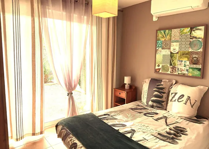 Semesterbostad Maison Familiale Avec Piscine Privee A Pied Frais De Gestion Du Sejour 160e En Supplement A L'arrivee Family With Private Pool Within Walking Distance Management Fee 160e Payable Upon Arrival Sainte-Maxime