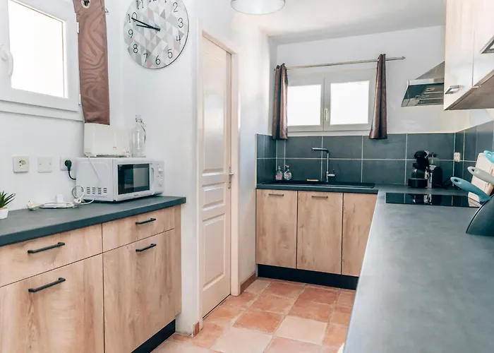 Maison Familiale Avec Piscine Privee A Pied Frais De Gestion Du Sejour 160e En Supplement A L'arrivee Family With Private Pool Within Walking Distance Management Fee 160e Payable Upon Arrival Sainte-Maxime