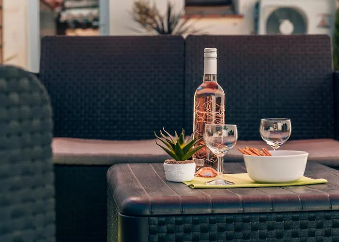 Semesterbostad Maison Familiale Avec Piscine Privee A Pied Frais De Gestion Du Sejour 160e En Supplement A L'arrivee Family With Private Pool Within Walking Distance Management Fee 160e Payable Upon Arrival *