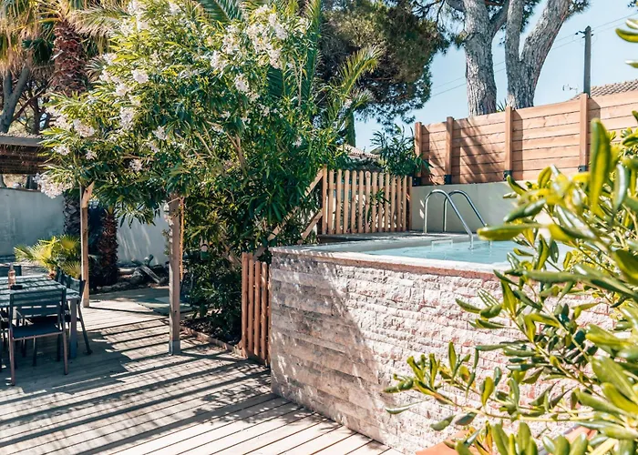 Maison Familiale Avec Piscine Privee A Pied Frais De Gestion Du Sejour 160e En Supplement A L'arrivee Family With Private Pool Within Walking Distance Management Fee 160e Payable Upon Arrival