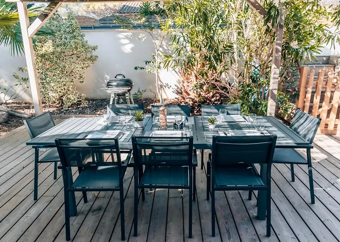 Semesterbostad Maison Familiale Avec Piscine Privee A Pied Frais De Gestion Du Sejour 160e En Supplement A L'arrivee Family With Private Pool Within Walking Distance Management Fee 160e Payable Upon Arrival