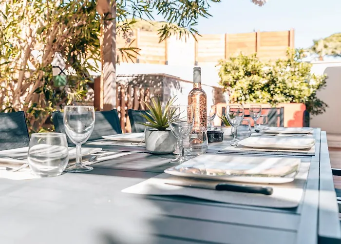 Maison Familiale Avec Piscine Privee A Pied Frais De Gestion Du Sejour 160e En Supplement A L'arrivee Family With Private Pool Within Walking Distance Management Fee 160e Payable Upon Arrival Semesterbostad