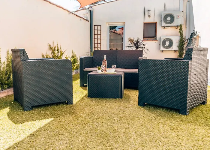 Maison Familiale Avec Piscine Privee A Pied Frais De Gestion Du Sejour 160e En Supplement A L'arrivee Family With Private Pool Within Walking Distance Management Fee 160e Payable Upon Arrival Semesterbostad *