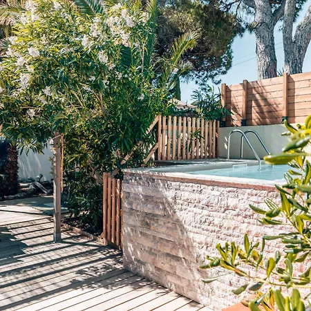 Maison Familiale Avec Piscine Privee A Pied Frais De Gestion Du Sejour 160e En Supplement A L'arrivee Family With Private Pool Within Walking Distance Management Fee 160e Payable Upon Arrival