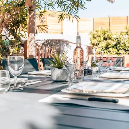 Maison Familiale Avec Piscine Privee A Pied Frais De Gestion Du Sejour 160e En Supplement A L'arrivee Family With Private Pool Within Walking Distance Management Fee 160e Payable Upon Arrival Prázdninový dům