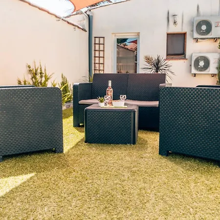 Maison Familiale Avec Piscine Privee A Pied Frais De Gestion Du Sejour 160e En Supplement A L'arrivee Family With Private Pool Within Walking Distance Management Fee 160e Payable Upon Arrival Prázdninový dům *