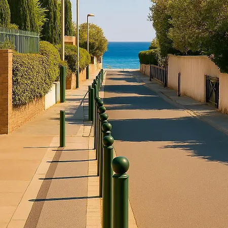 Maison Familiale Avec Piscine Privee A Pied Frais De Gestion Du Sejour 160e En Supplement A L'arrivee Family With Private Pool Within Walking Distance Management Fee 160e Payable Upon Arrival * Sainte-Maxime