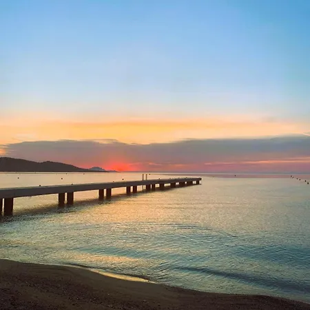 Maison Familiale Avec Piscine Privee A Pied Frais De Gestion Du Sejour 160e En Supplement A L'arrivee Family With Private Pool Within Walking Distance Management Fee 160e Payable Upon Arrival *