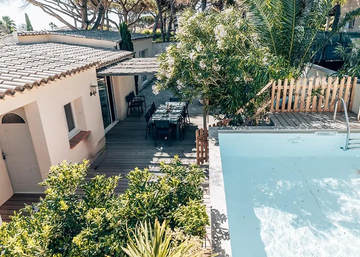 Maison Familiale Avec Piscine Privée à Pied Frais De Gestion Du 160e En Supplément à L'arrivée Family With Private Pool Within Walking Distance Management Fee 160e Payable Upon Arrival * Sainte-Maxime