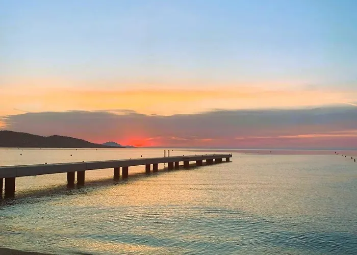 Maison Familiale Avec Piscine Privée à Pied Frais De Gestion Du 160e En Supplément à L'arrivée Family With Private Pool Within Walking Distance Management Fee 160e Payable Upon Arrival *