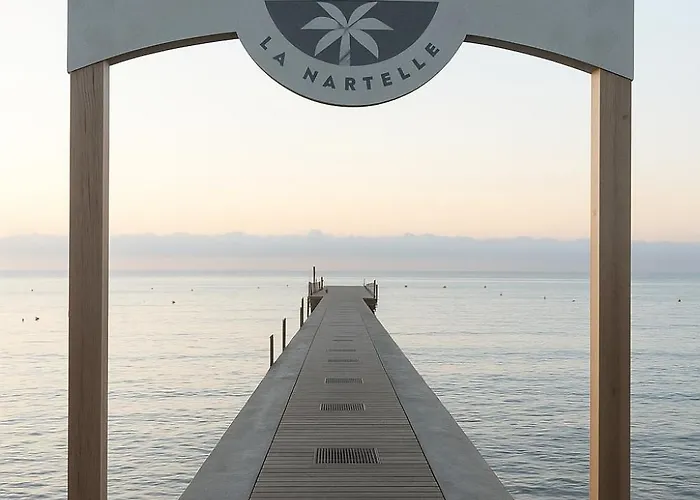 Maison Familiale Avec Piscine Privée à Pied Frais De Gestion Du 160e En Supplément à L'arrivée Family With Private Pool Within Walking Distance Management Fee 160e Payable Upon Arrival